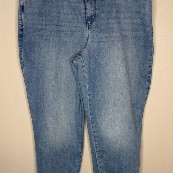 Gloria Vanderbilt Amanda Classic Jeans Women’s Plus Size 16W Light Wash Stretch - Picture 6 of 7